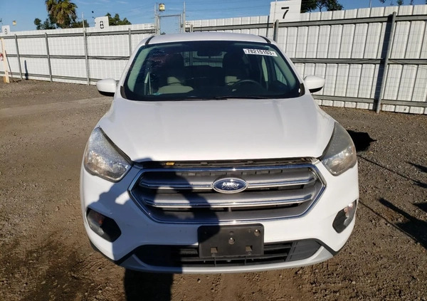 Ford Escape cena 34900 przebieg: 94420, rok produkcji 2017 z Okonek małe 67